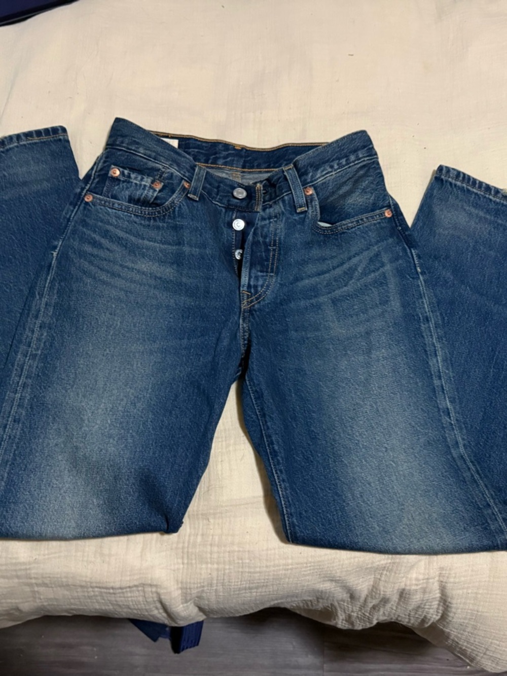Levi's 501 ‘90s lightweight Jean -Dark Blue from Aritzia